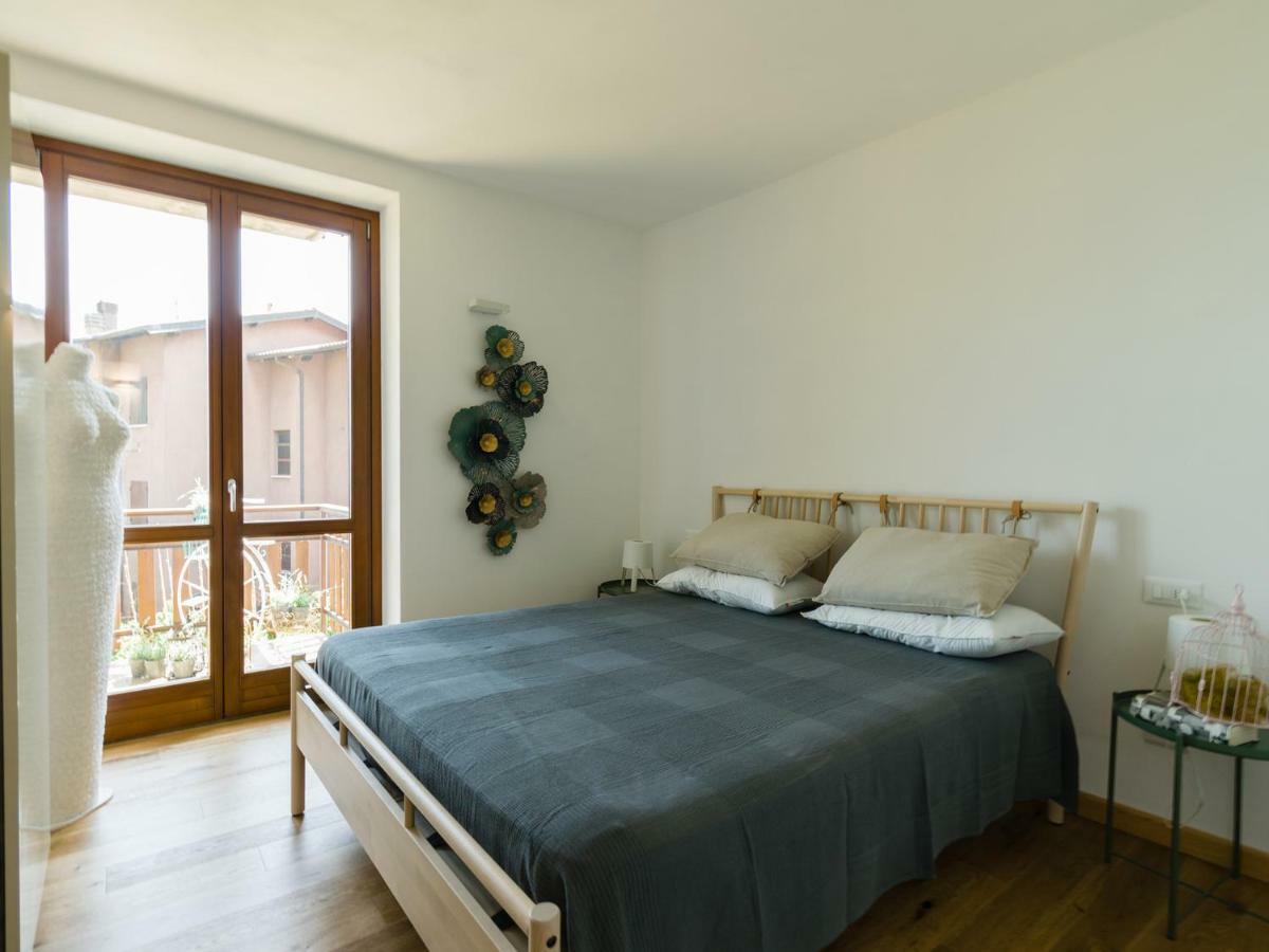 Discesa A Lago With Terrace And Garden On Lake Iseo Riva di Solto Exteriör bild